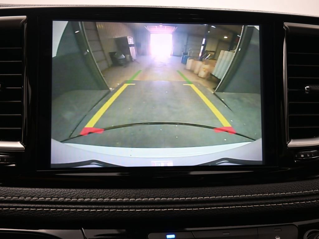 Used 2023 Chrysler Pacifica Touring-L FWD image 13