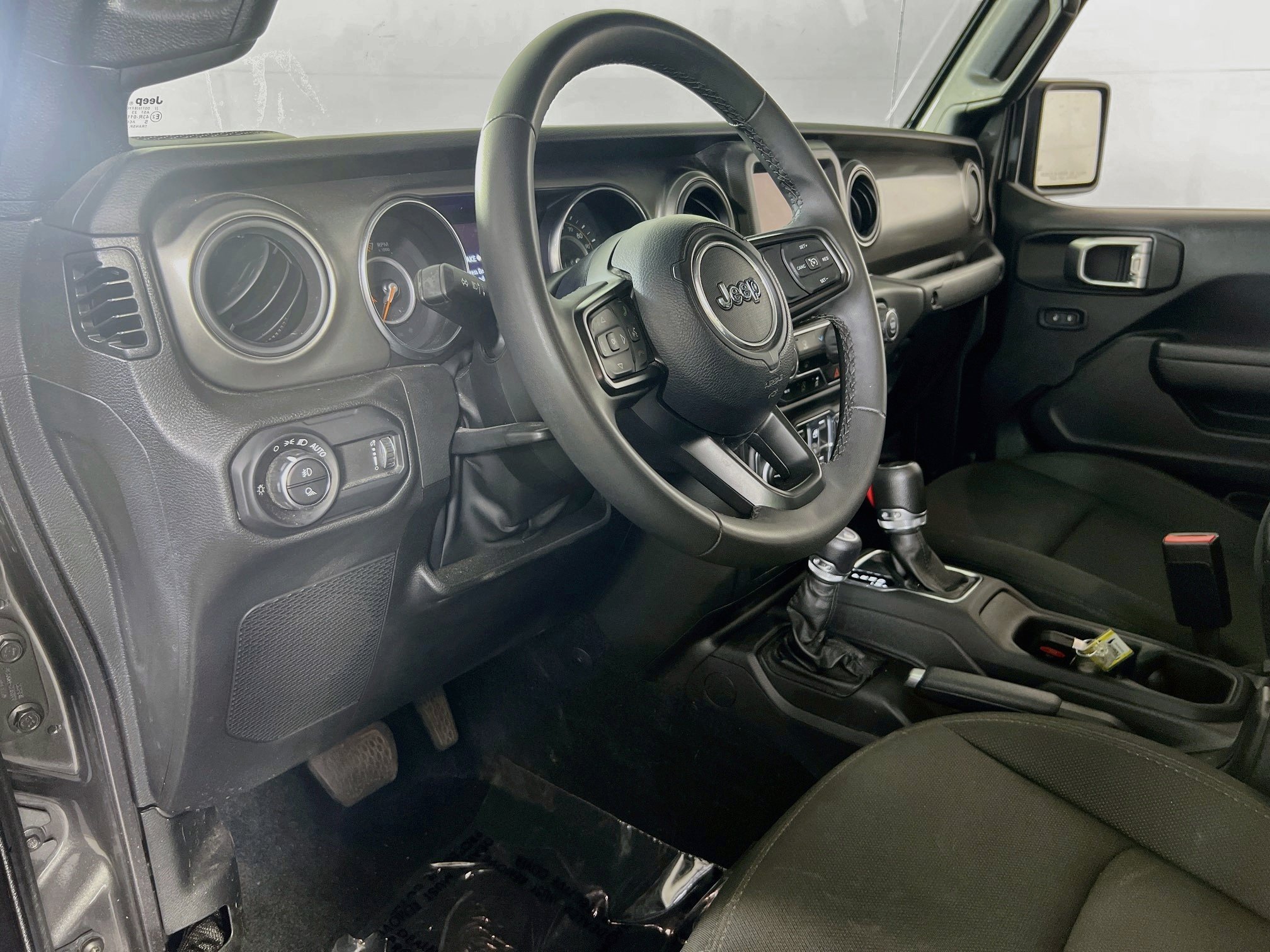 Used 2023 Jeep Gladiator Sport AWD/4WD image 9