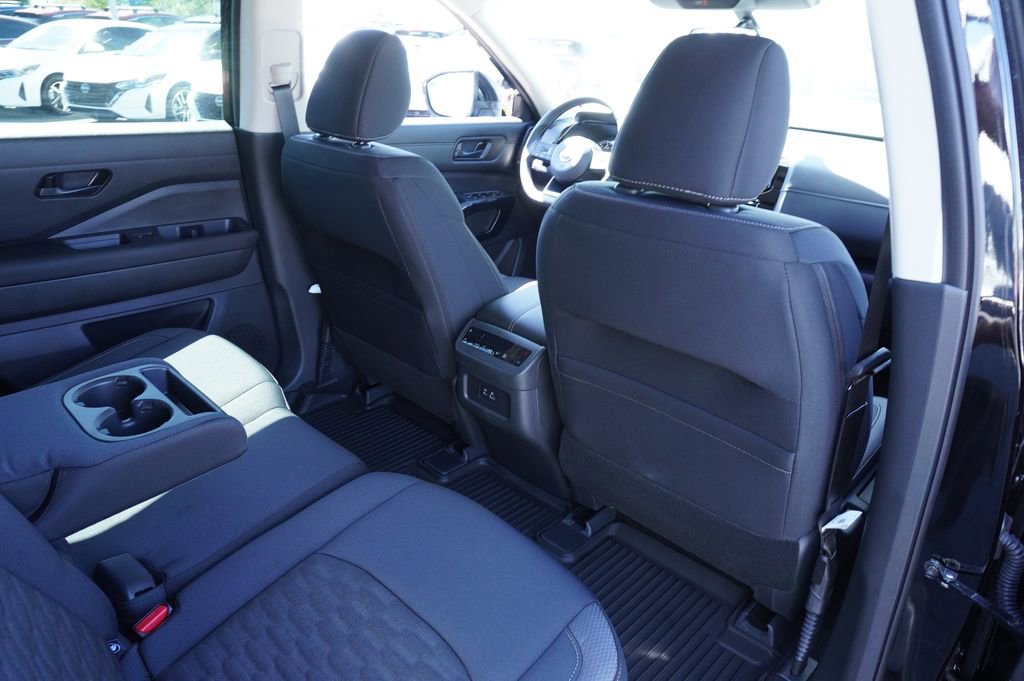 New 2025 Nissan Pathfinder SV image 11