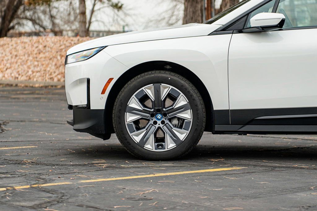 Used 2025 BMW iX xDrive50 image 8