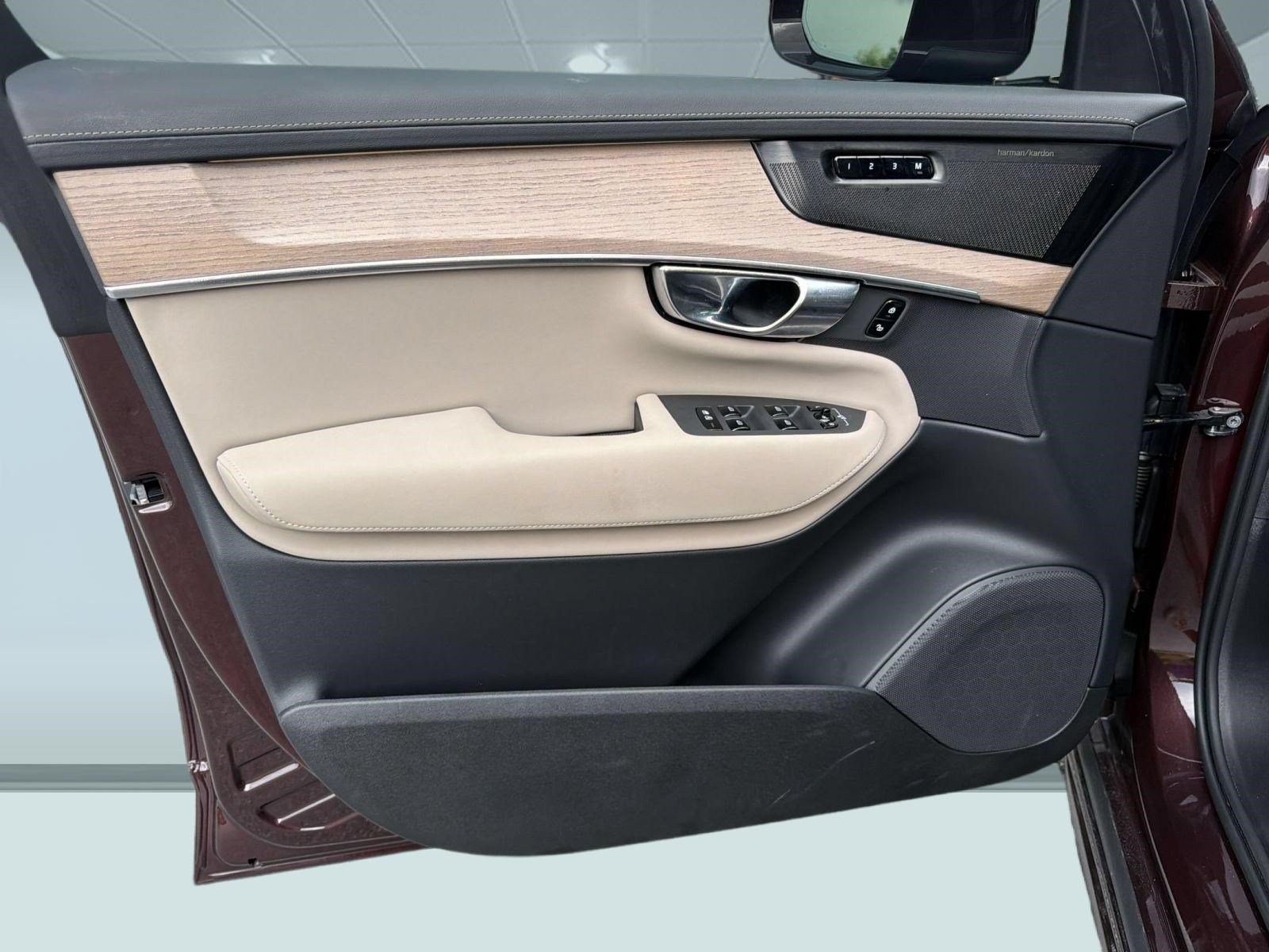 Certified 2025 Volvo XC90 B5 Plus w/ Protection Package Premier AWD/4WD image 26