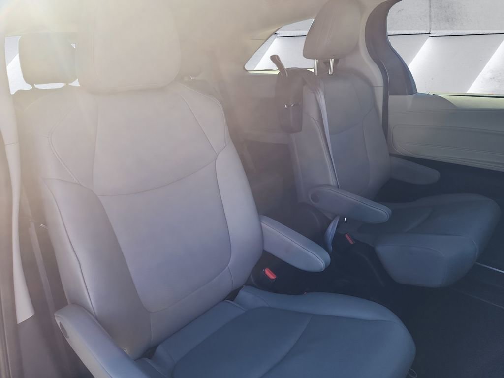 Used 2024 Toyota Sienna XLE image 16