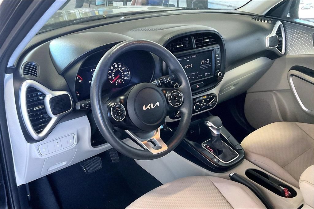 Used 2022 Kia Soul LX FWD image 4