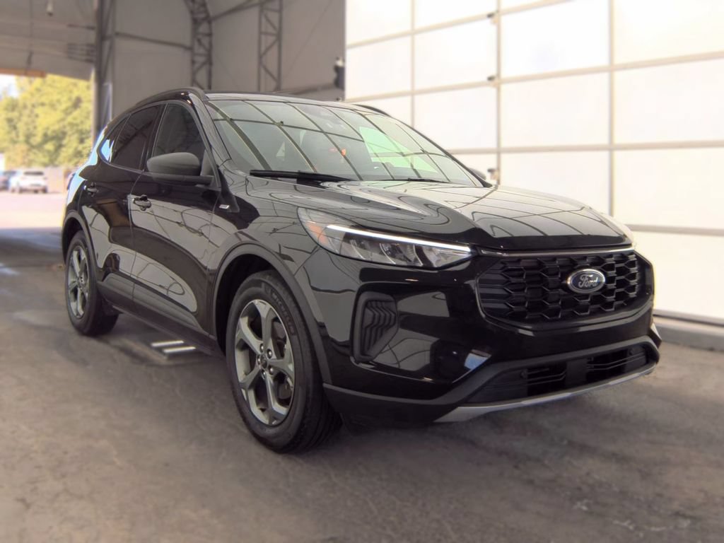 Used 2025 Ford Escape ST-Line FWD image 2