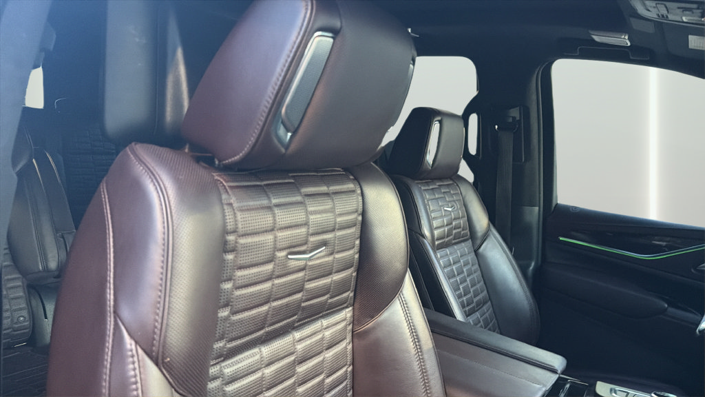 Used 2023 Cadillac Escalade Sport Platinum w/ LPO, ONYX Package AWD/4WD image 30