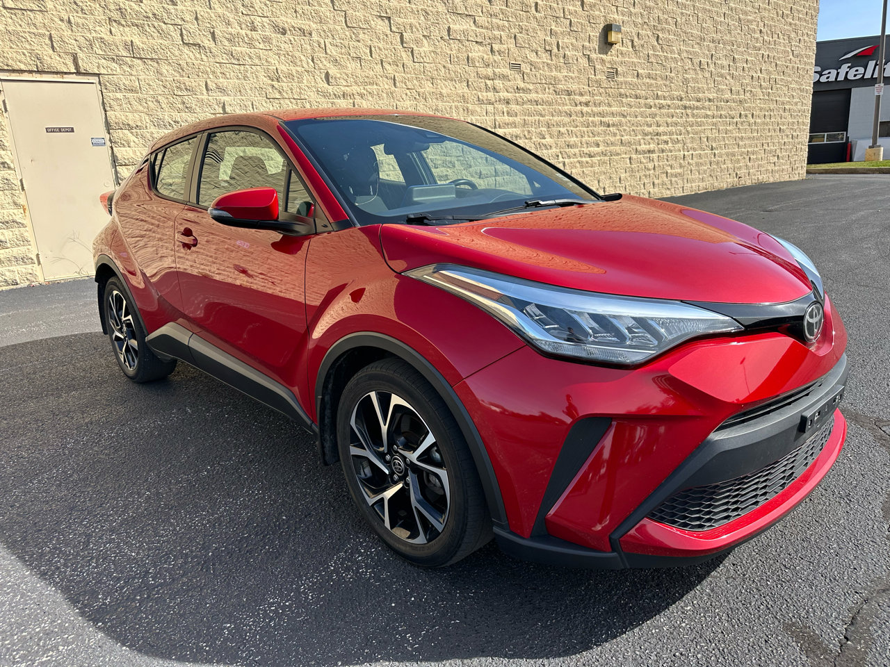 Used 2021 Toyota C-HR XLE image 7