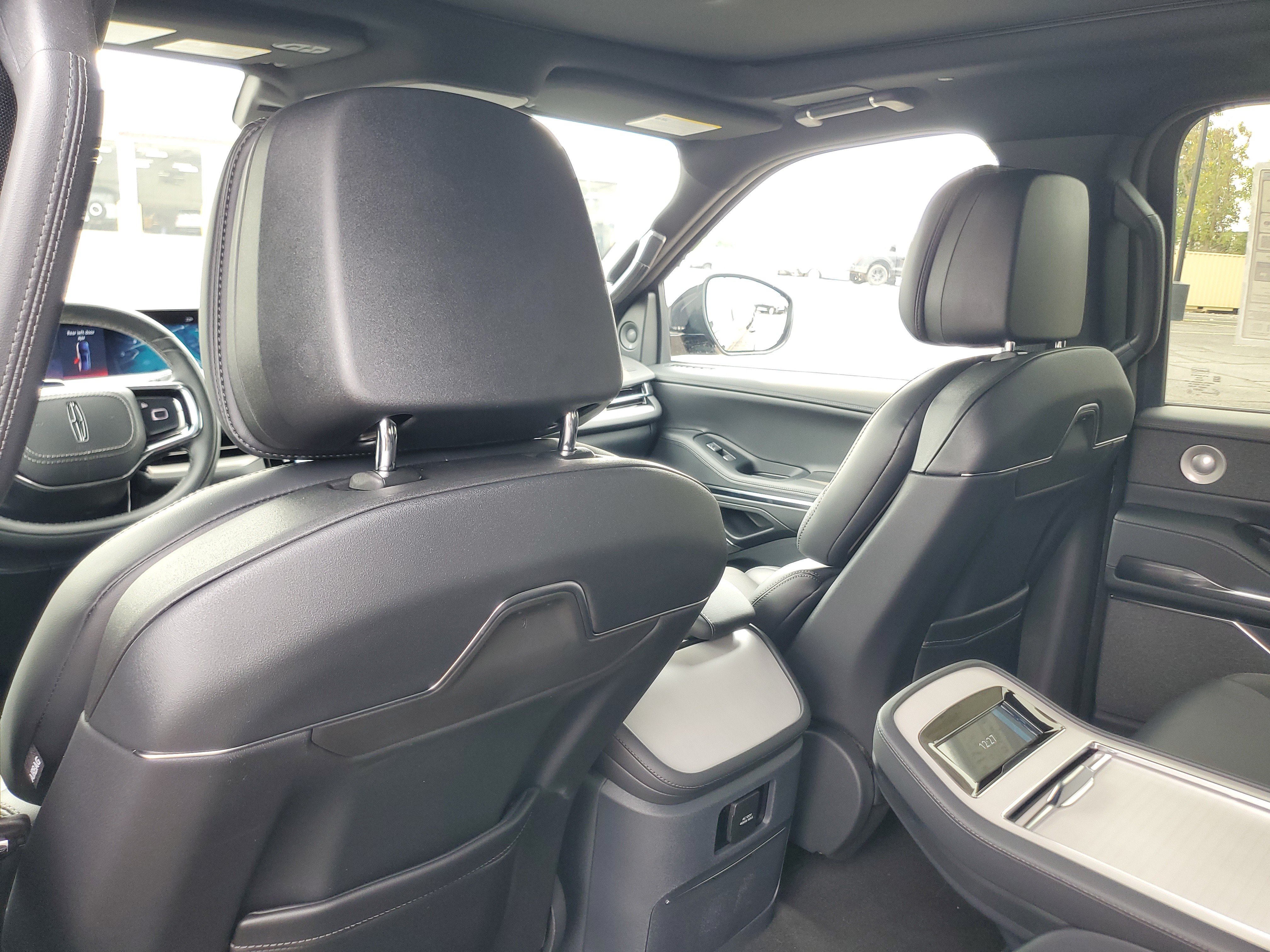New 2027 Lincoln Navigator Reserve w/ Jet Appearance Package AWD/4WD image 28