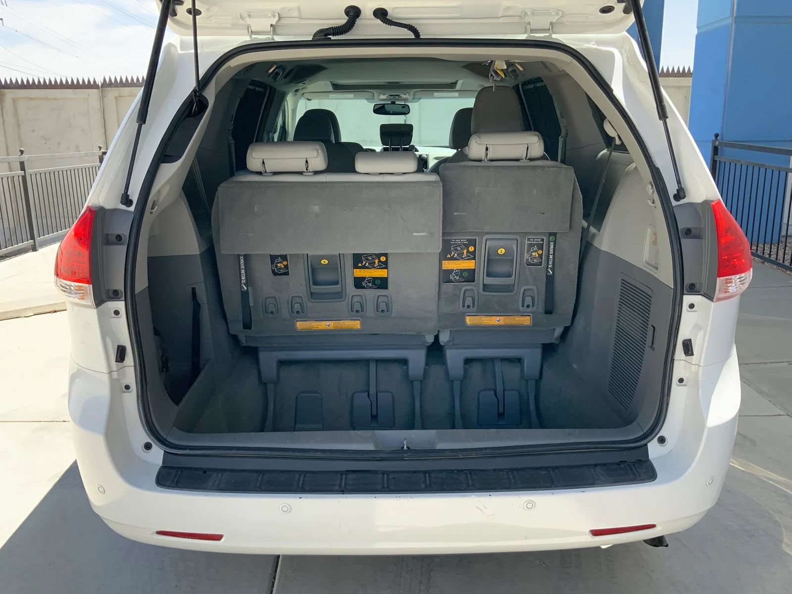 Used 2012 Toyota Sienna XLE w/ XLE Navigation Pkg FWD image 10