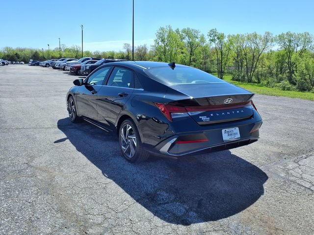 Used 2025 Hyundai Elantra SEL FWD image 24