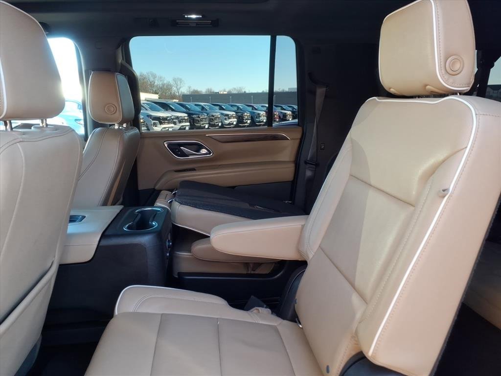 Used 2021 Chevrolet Suburban Premier image 17