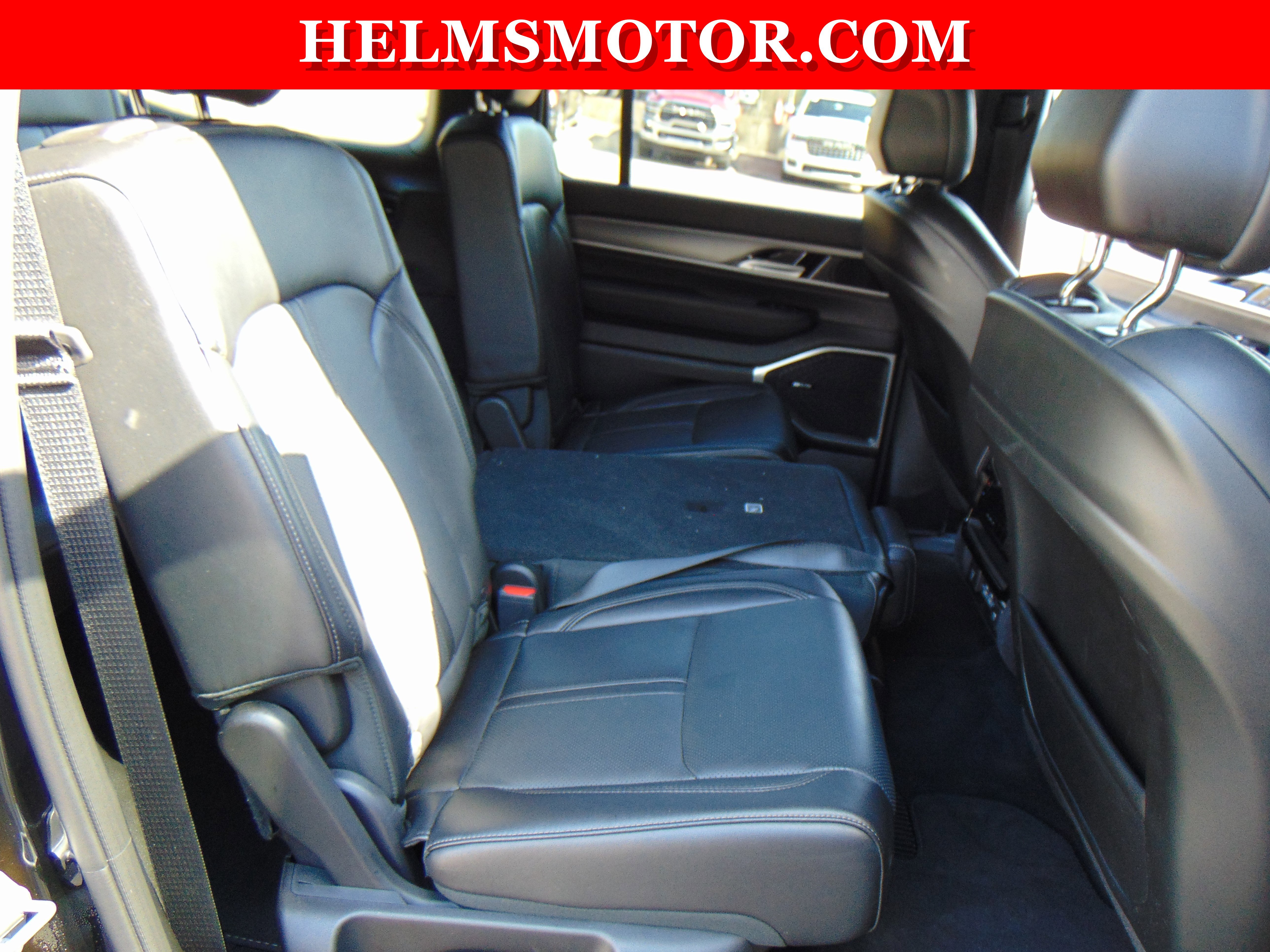 Certified 2025 Jeep Wagoneer 4WD image 36