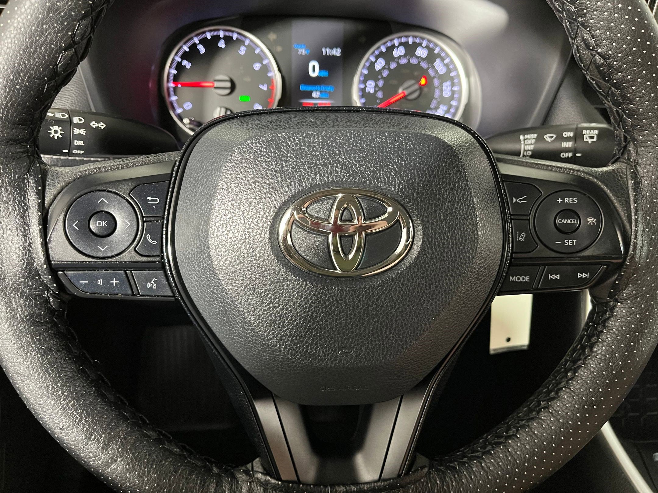 Used 2021 Toyota RAV4 LE image 13