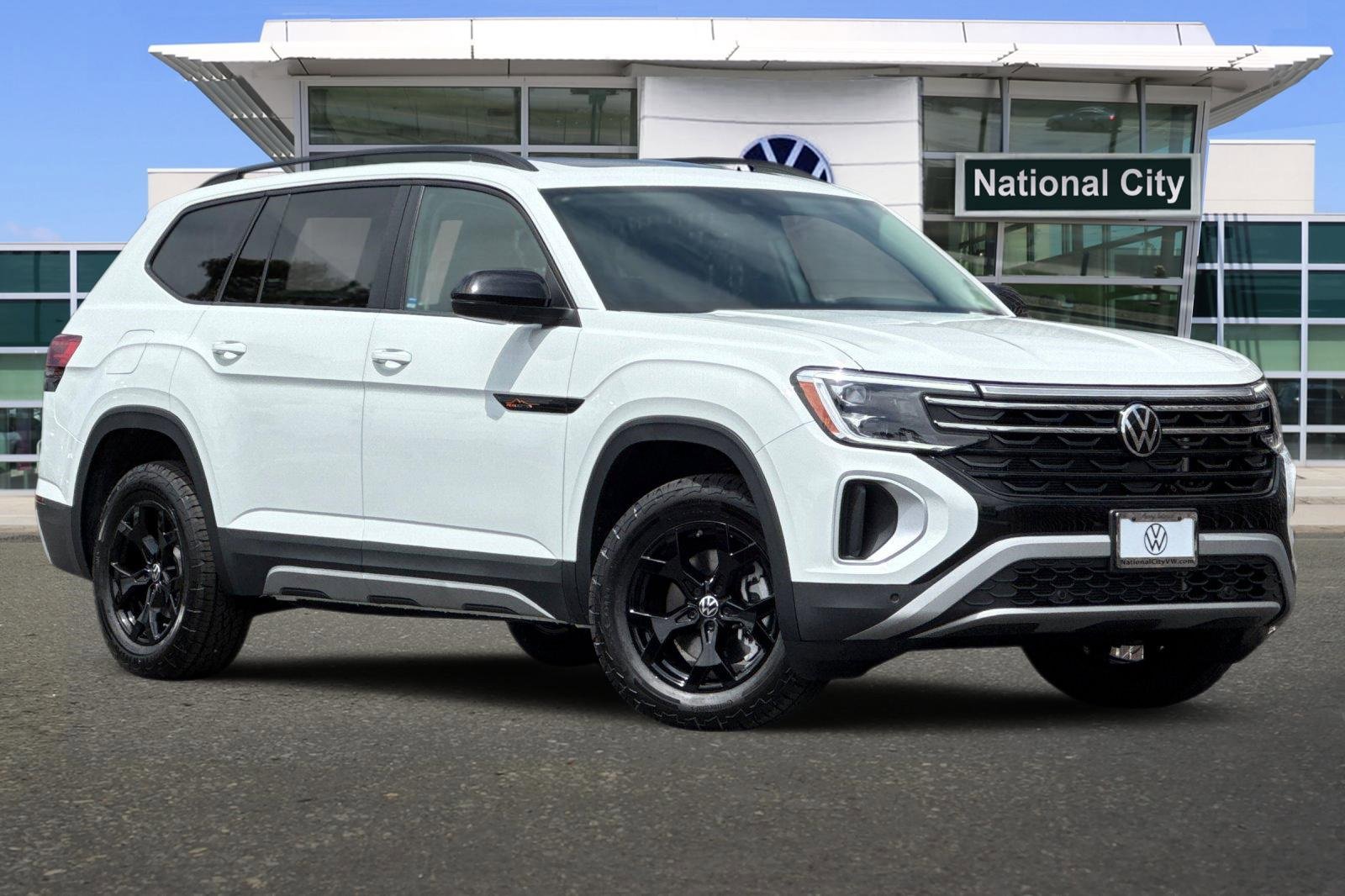 New 2025 Volkswagen Atlas Peak Edition SE image 2