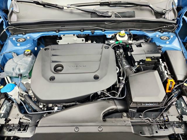 Certified 2025 Volvo XC40 B5 Plus image 28