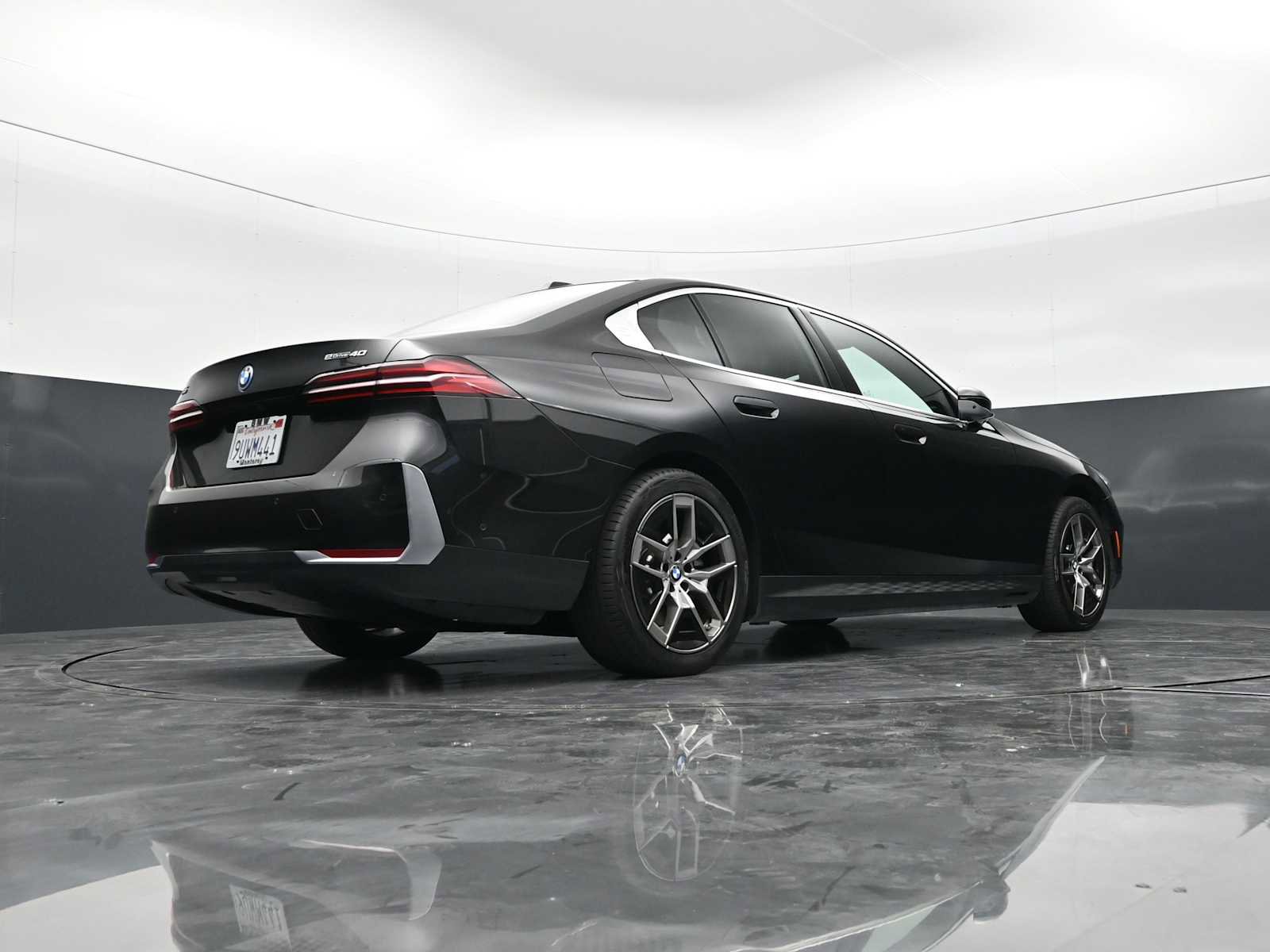 Used 2026 BMW i5 eDrive40 w/ Executive Package RWD image 29