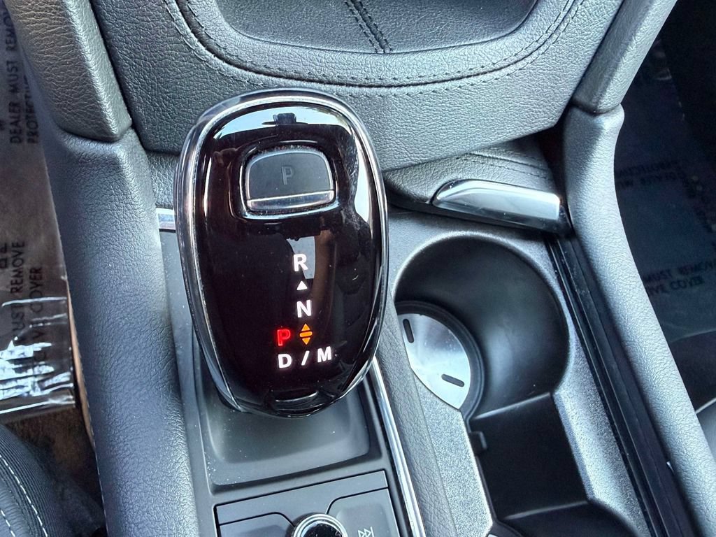 Used 2024 Cadillac XT5 Premium Luxury w/ Technology Package AWD/4WD image 27