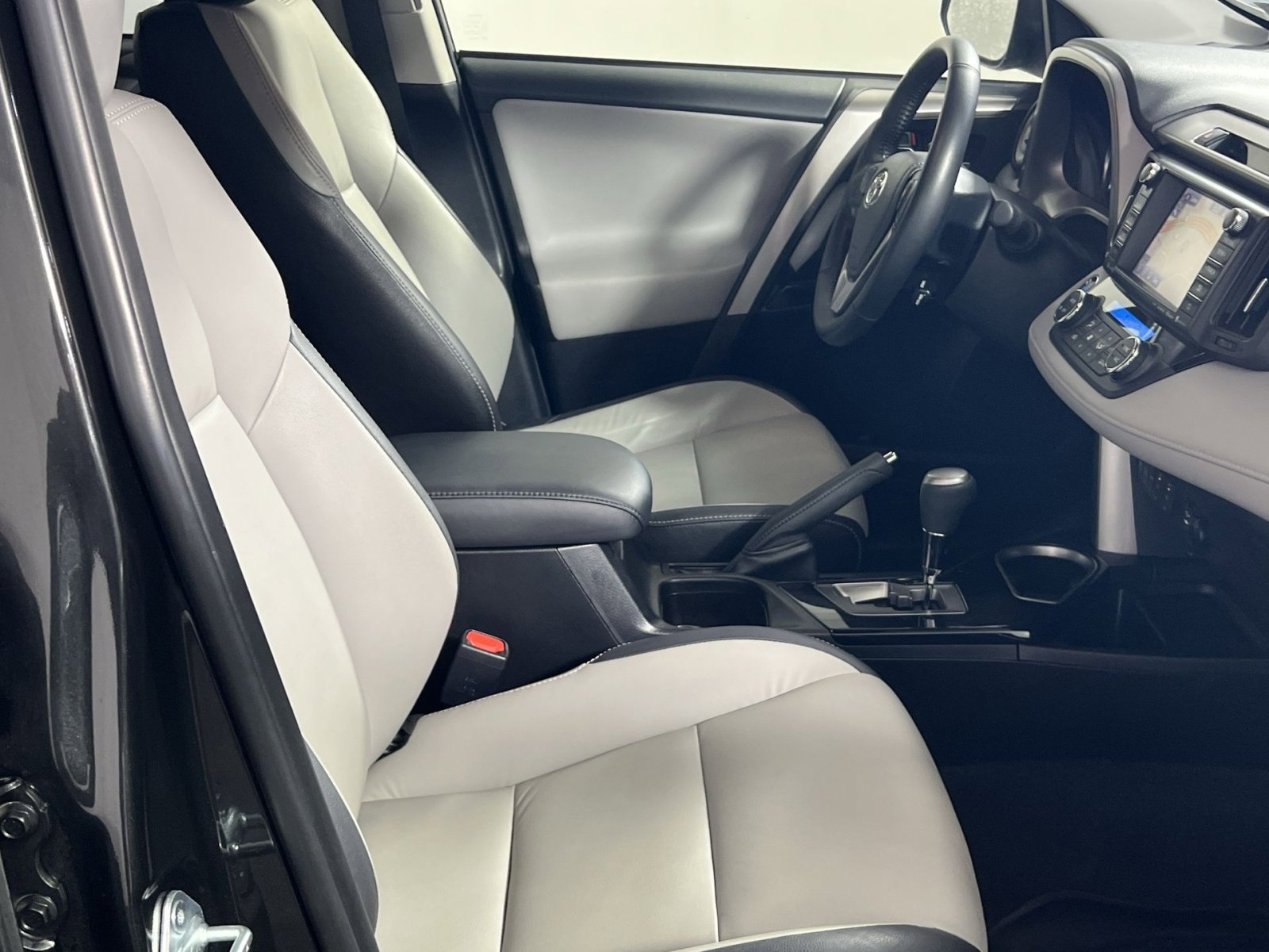 Used 2018 Toyota RAV4 Limited image 28