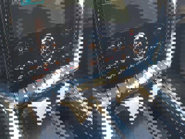 New 2025 GMC Acadia AT4 w/ Luxury Package image 26