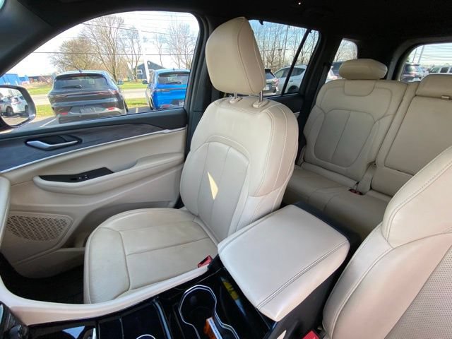 Used 2023 Jeep Grand Cherokee Limited w/ Luxury Tech Group II AWD/4WD image 14