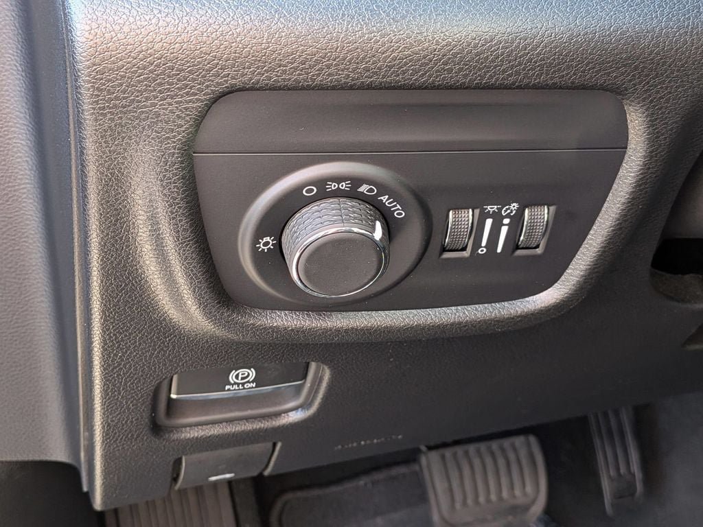 Certified 2024 Jeep Grand Cherokee Altitude AWD/4WD image 14