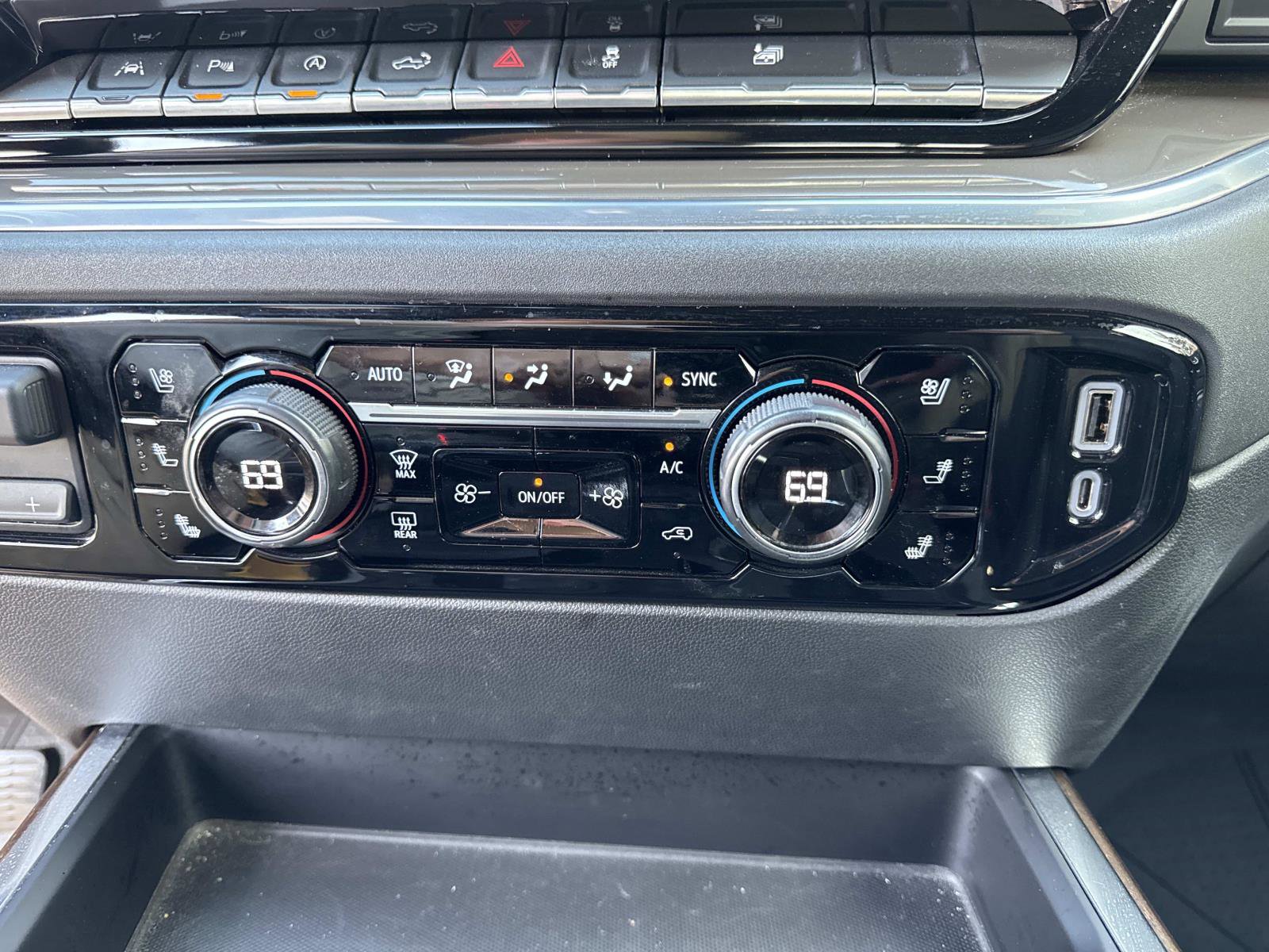 Used 2022 Chevrolet Silverado 1500 High Country w/ High Country Premium Package image 29