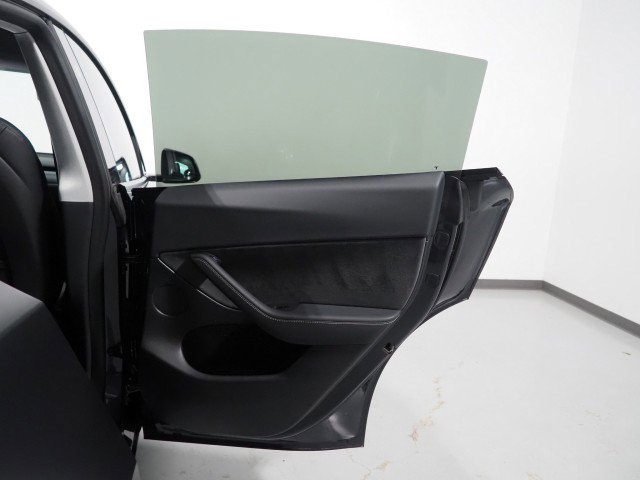 Used 2025 Tesla Model Y AWD image 57