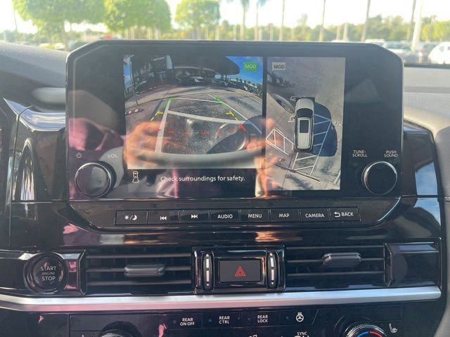 Used 2025 Nissan Pathfinder SL w/ Black Appearance Package image 46