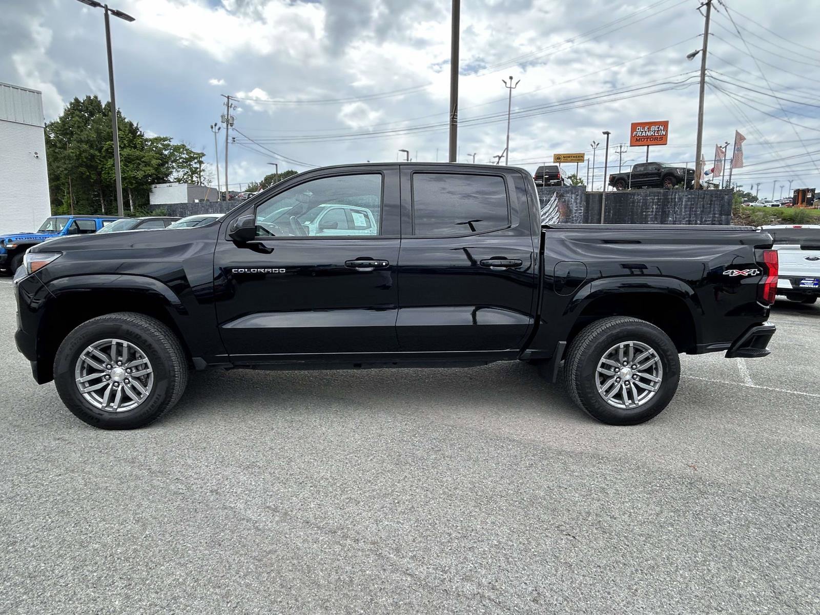 Used 2023 Chevrolet Colorado LT w/ LT Convenience Package II AWD/4WD image 6