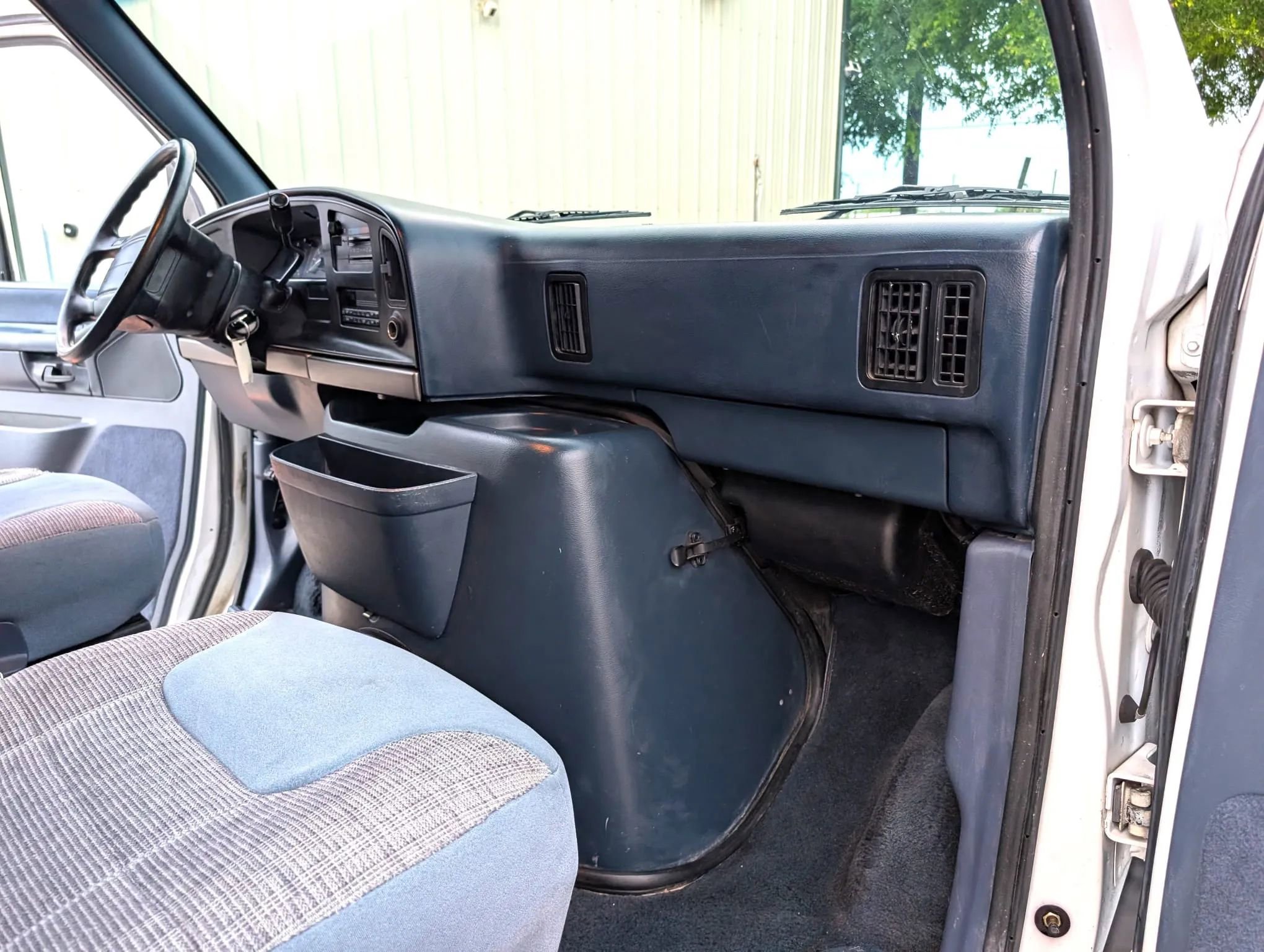 Used 1995 Ford E-250 and Econoline 250 Heavy-Duty image 15