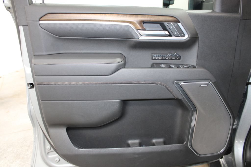 Used 2025 Chevrolet Silverado 1500 High Country w/ High Country Premium Package AWD/4WD image 24