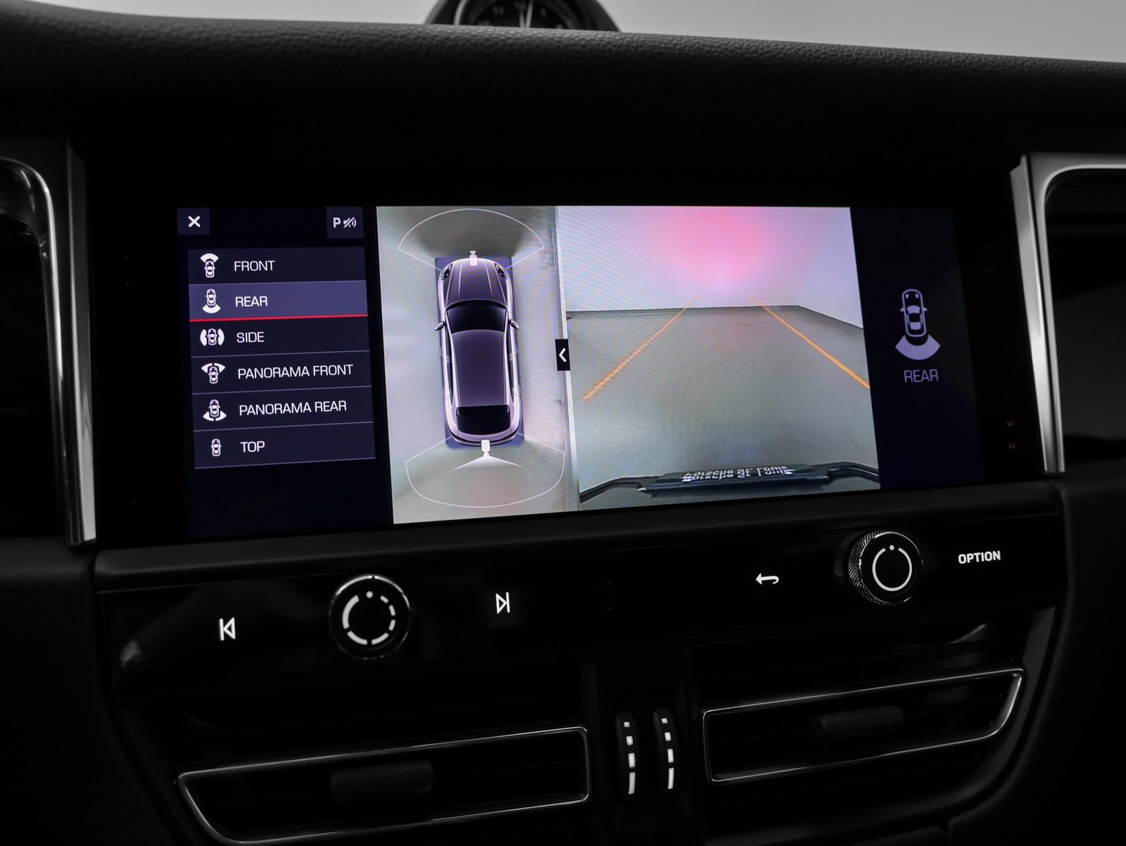 Certified 2025 Porsche Macan image 34