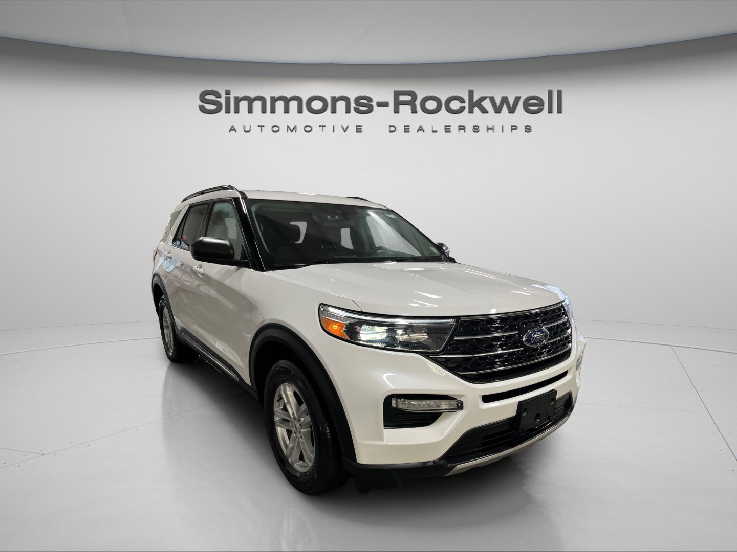 Used 2023 Ford Explorer XLT w/ Equipment Group 202A AWD/4WD image 4