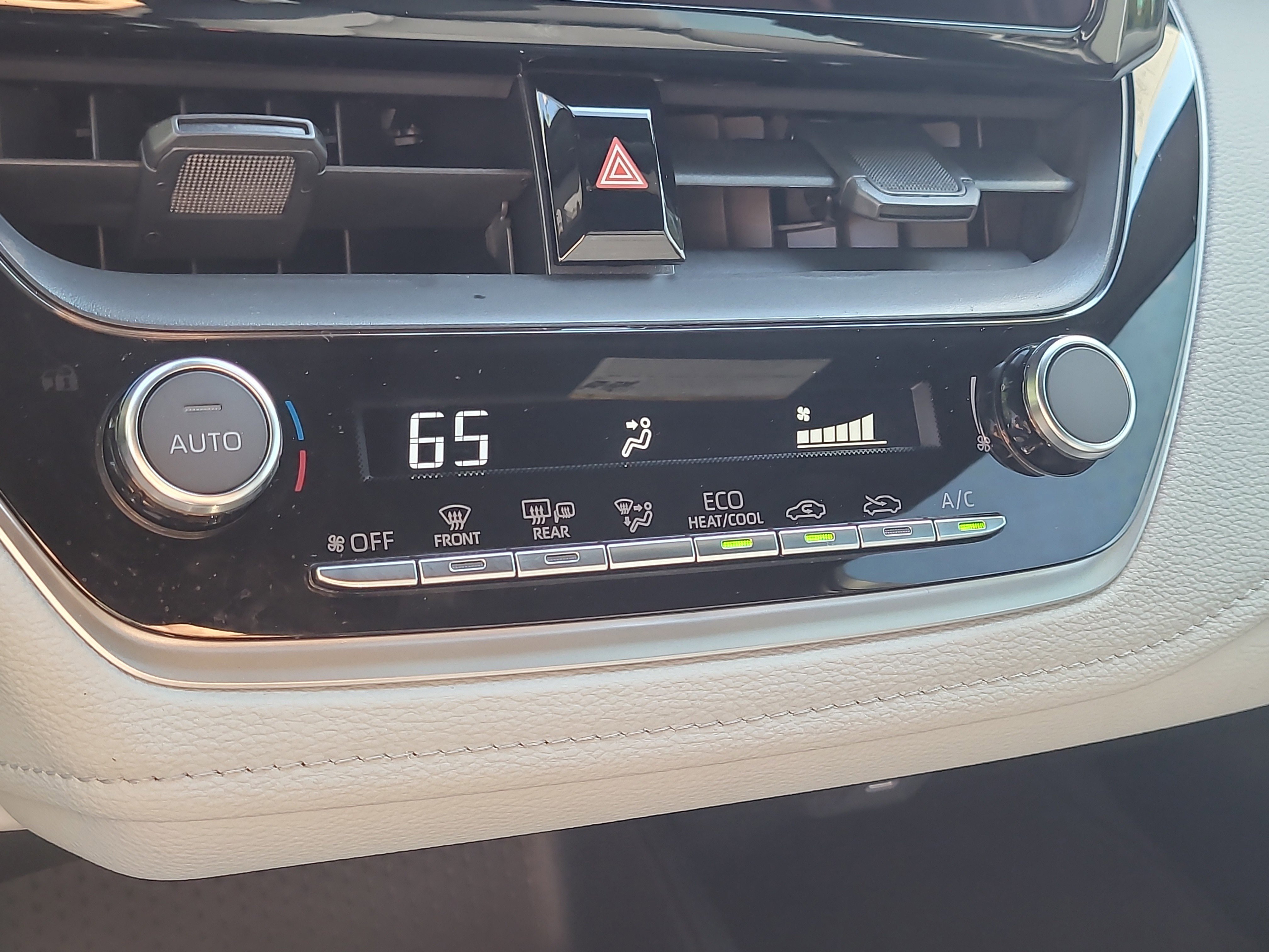 Certified 2025 Toyota Corolla SE w/ Convenience Package image 23