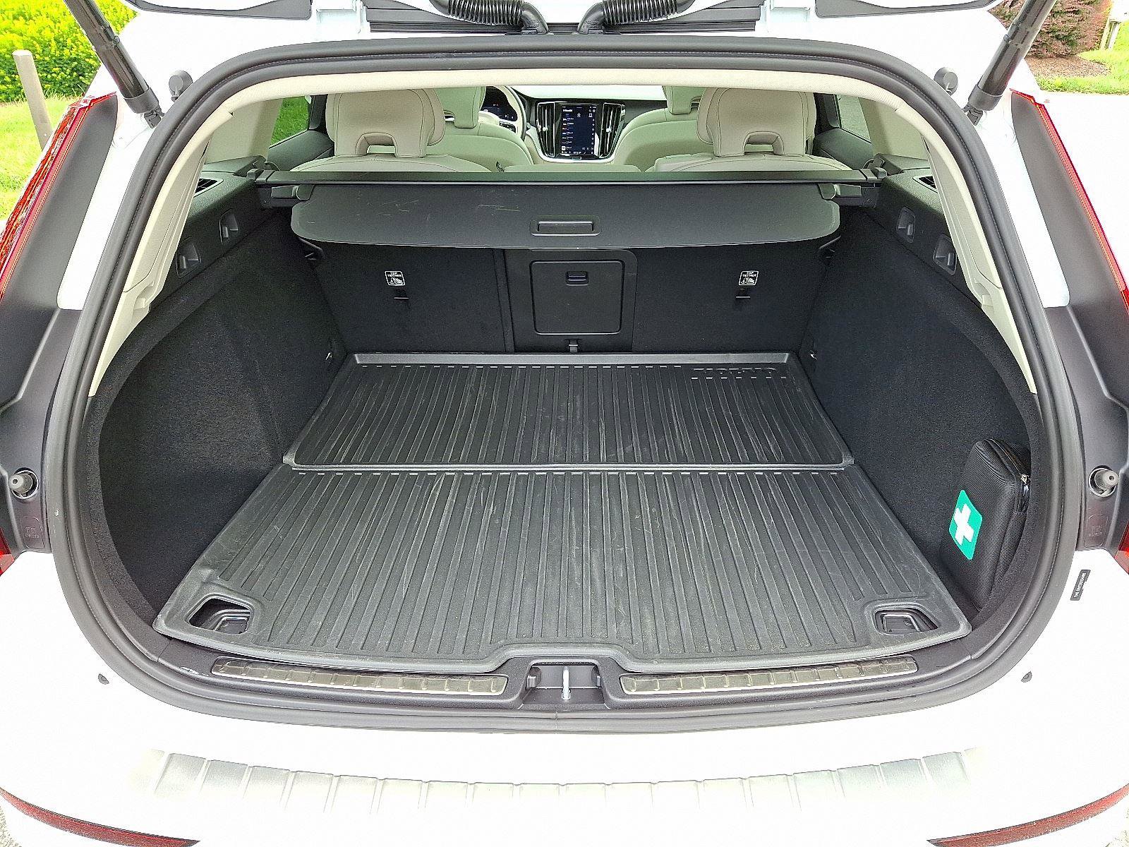 Certified 2024 Volvo V60 B5 Cross Country Plus w/ Protection Package Premier image 30