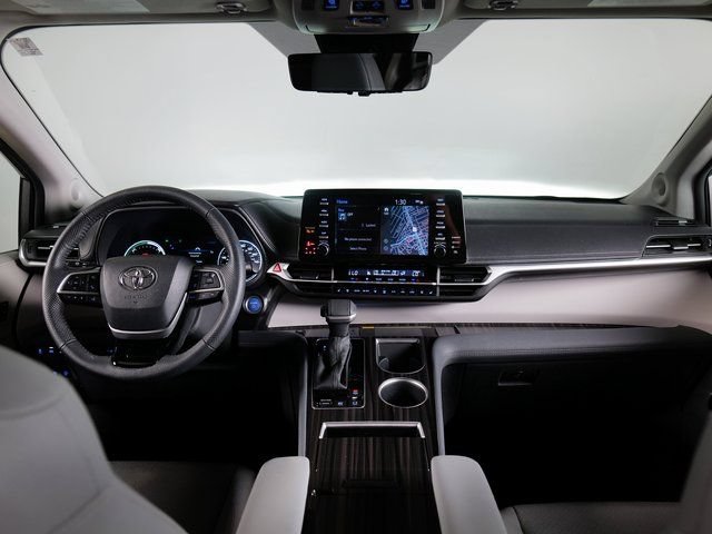 Used 2023 Toyota Sienna Limited AWD/4WD image 4