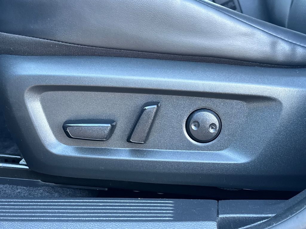 Used 2023 Nissan Rogue SV w/ SV Premium Package image 32