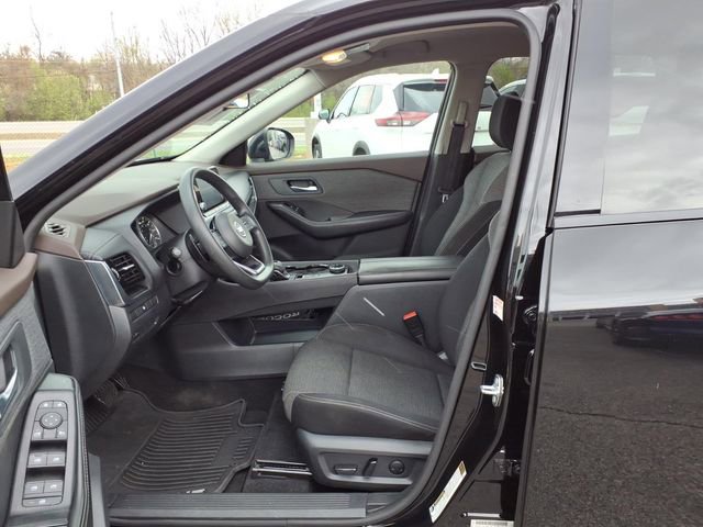 Used 2021 Nissan Rogue SV image 4