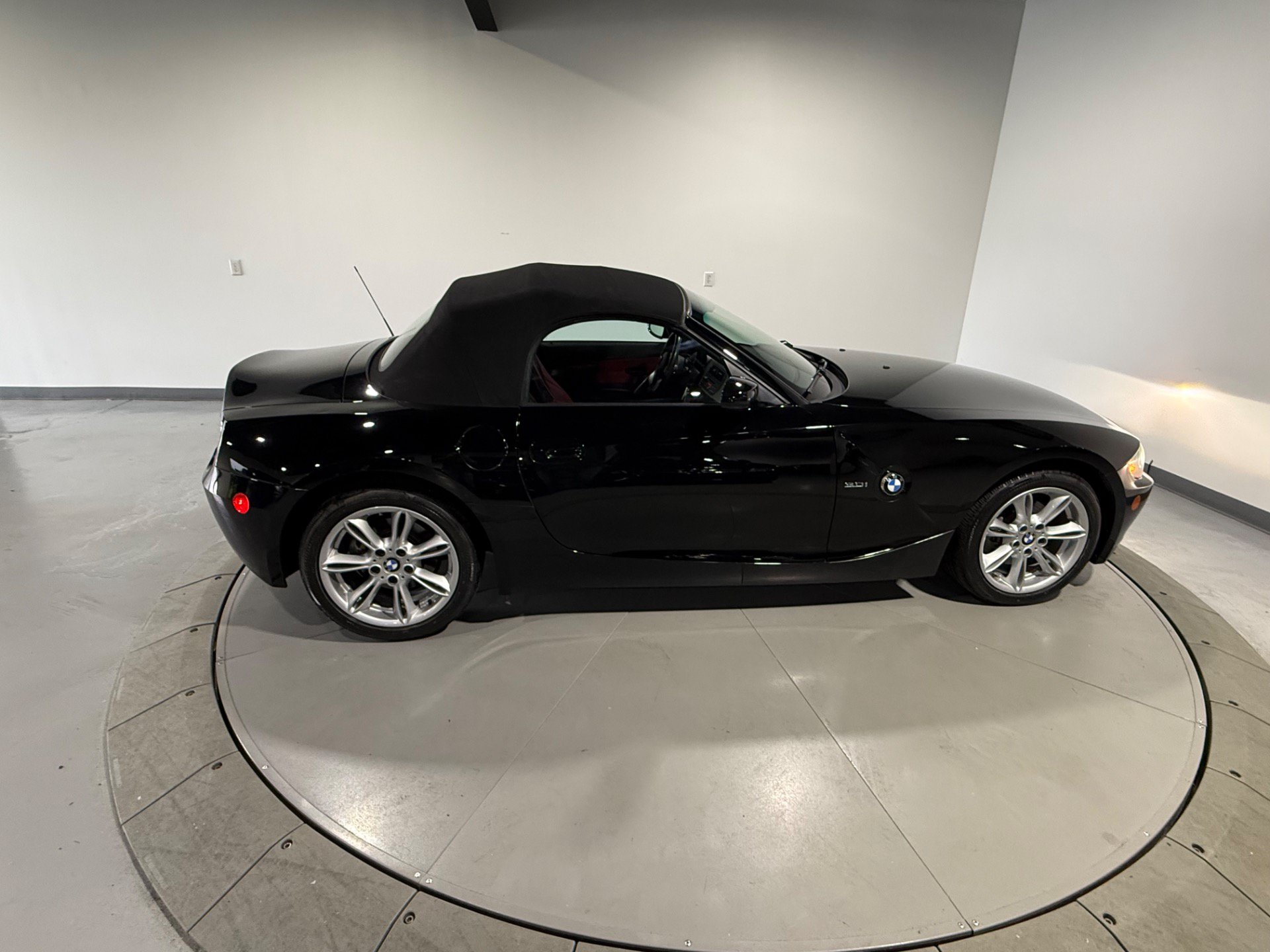 Used 2005 BMW Z4 3.0i RWD image 7