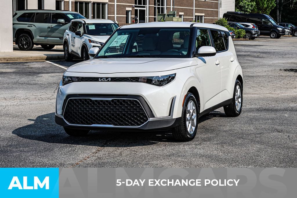Used 2025 Kia Soul LX w/ LX Technology Package FWD image 3