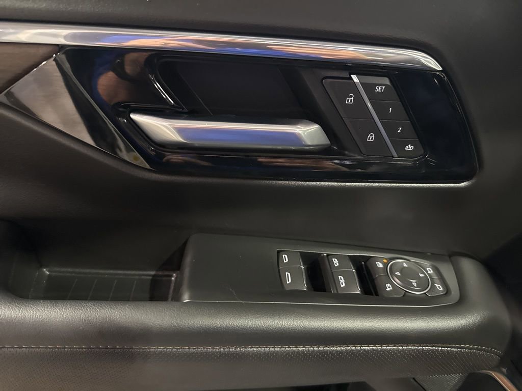 Used 2025 Chevrolet Tahoe High Country w/ Sun And Tow Package image 21