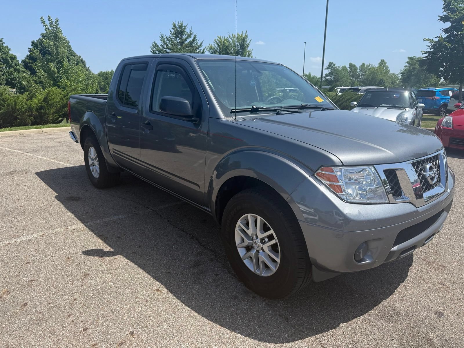 Used 2019 Nissan Frontier SV RWD image 3