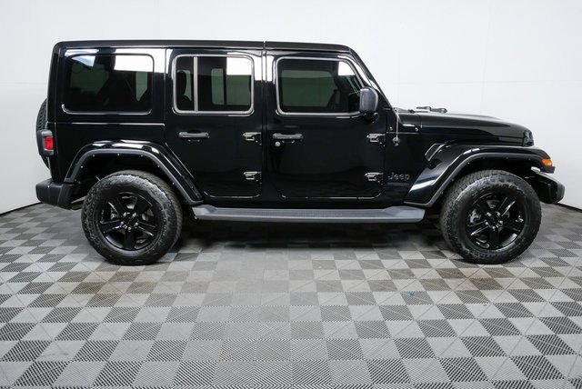 Used 2022 Jeep Wrangler Unlimited Sahara image 2