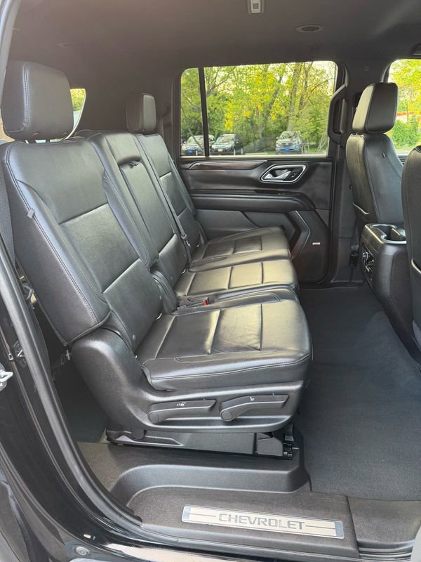 Used 2021 Chevrolet Suburban LT RWD image 14