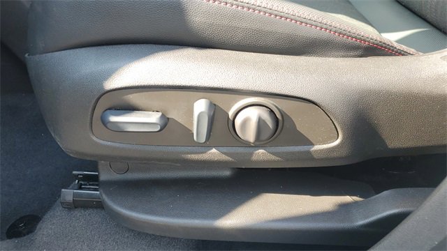Used 2022 Chevrolet Equinox RS w/ LPO, Floor Liner Package image 21