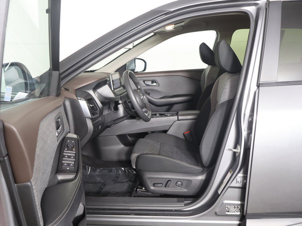 Used 2023 Nissan Rogue SV AWD/4WD image 27