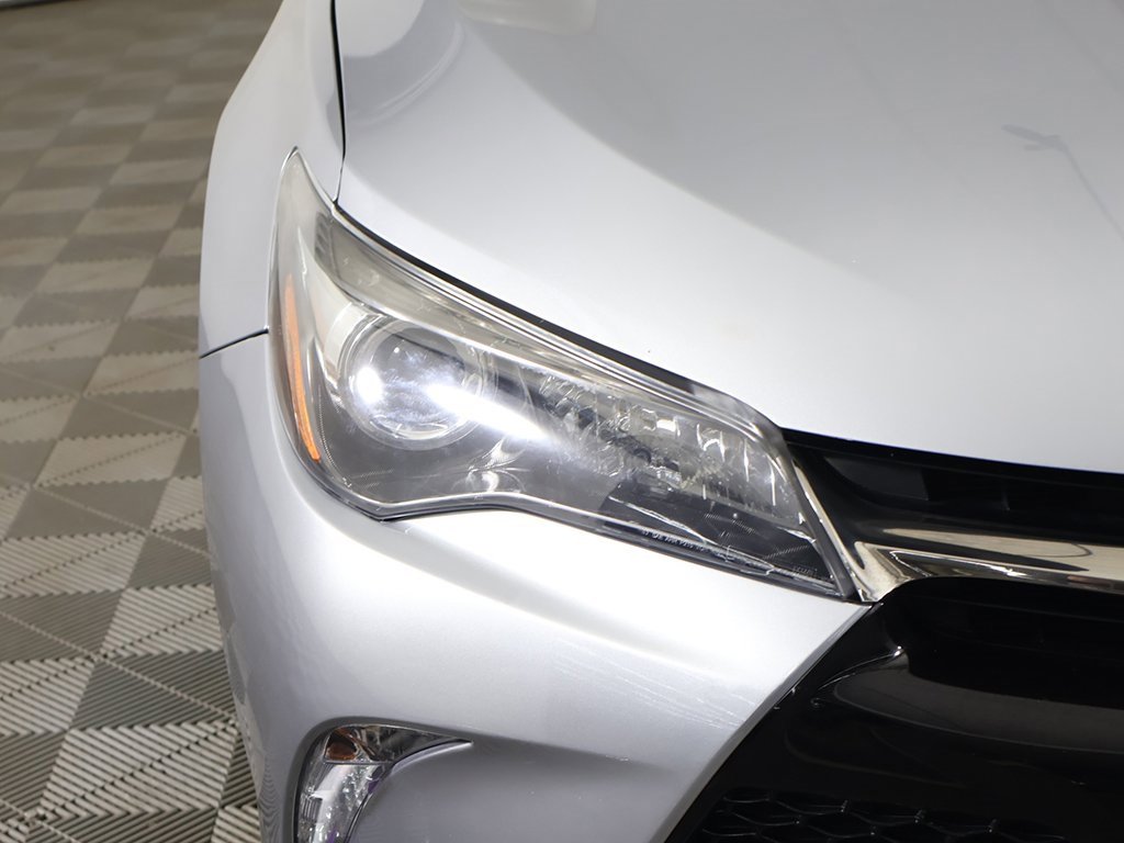 Used 2015 Toyota Camry SE image 10