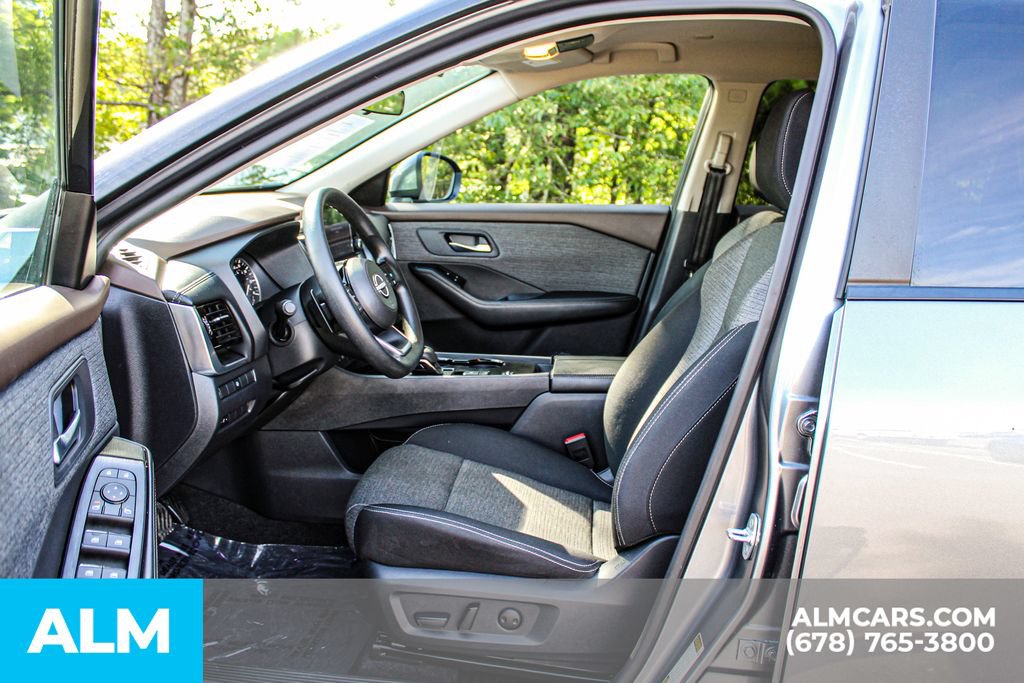 Used 2022 Nissan Rogue SV FWD image 17