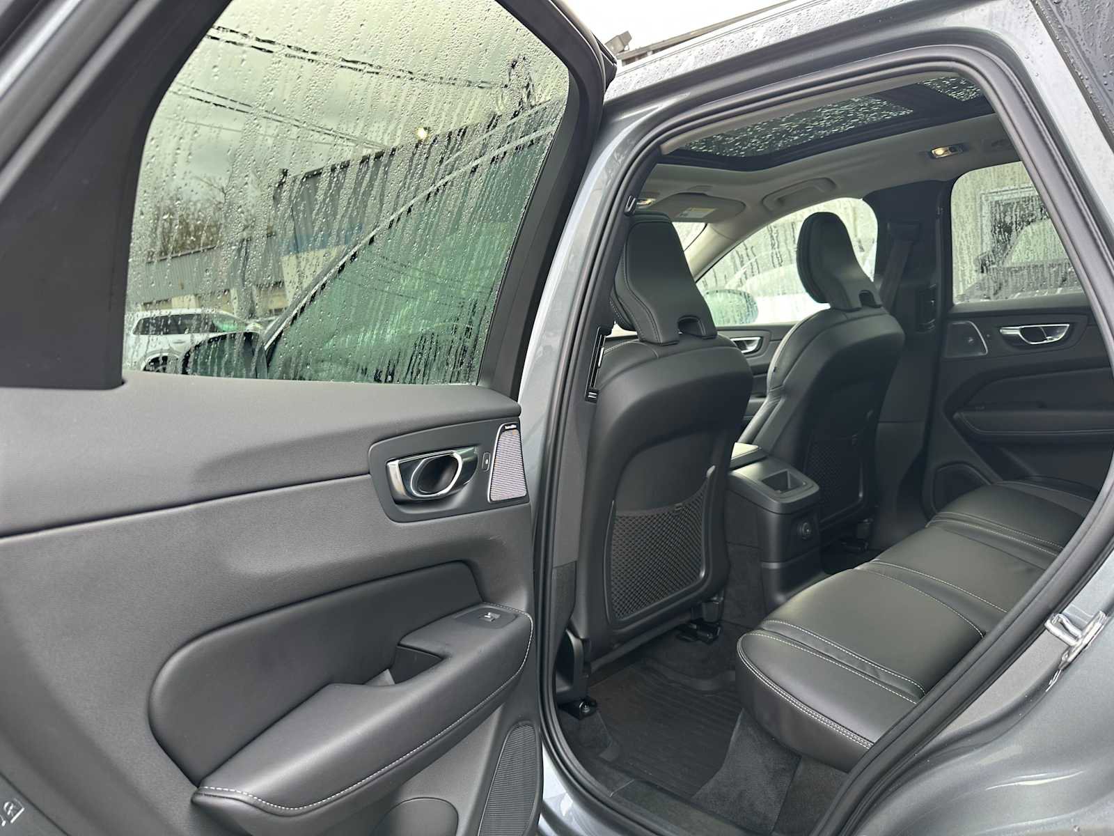 Certified 2021 Volvo XC60 T8 Inscription w/ Advanced Package image 16