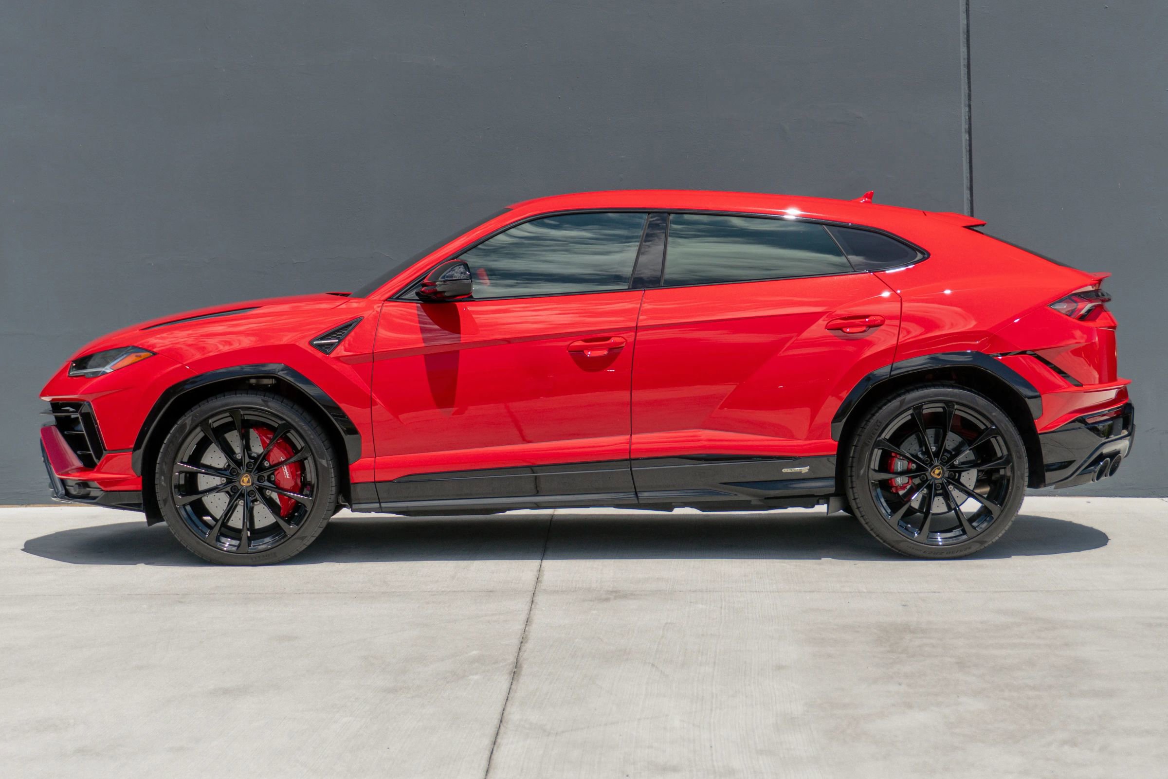 Used 2024 Lamborghini Urus S AWD/4WD image 2