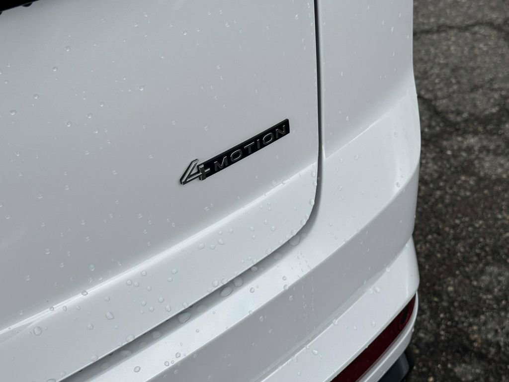 Certified 2025 Volkswagen Atlas Cross Sport SEL R-Line image 12